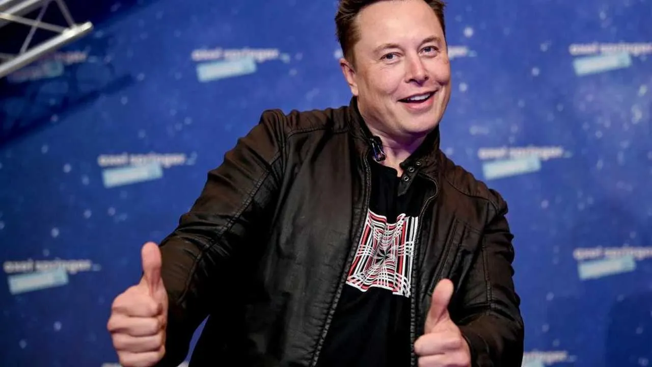 Elon Musk elmondja, miért törte meg a Cybertruck ablakát